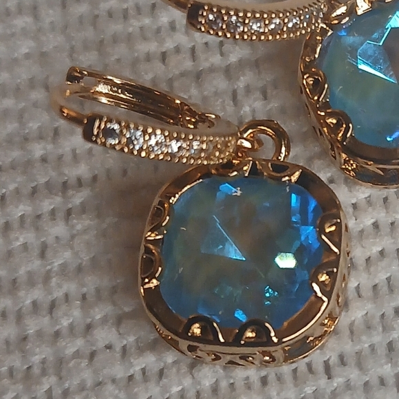 Elegant Gold and Blue Crystal Earrings - Picture 2 of 2